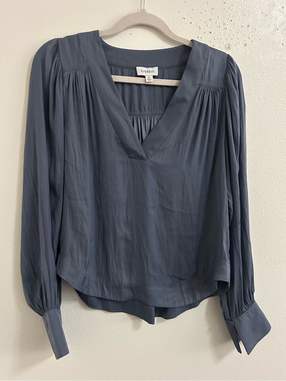 Evereve grey vneck blouse